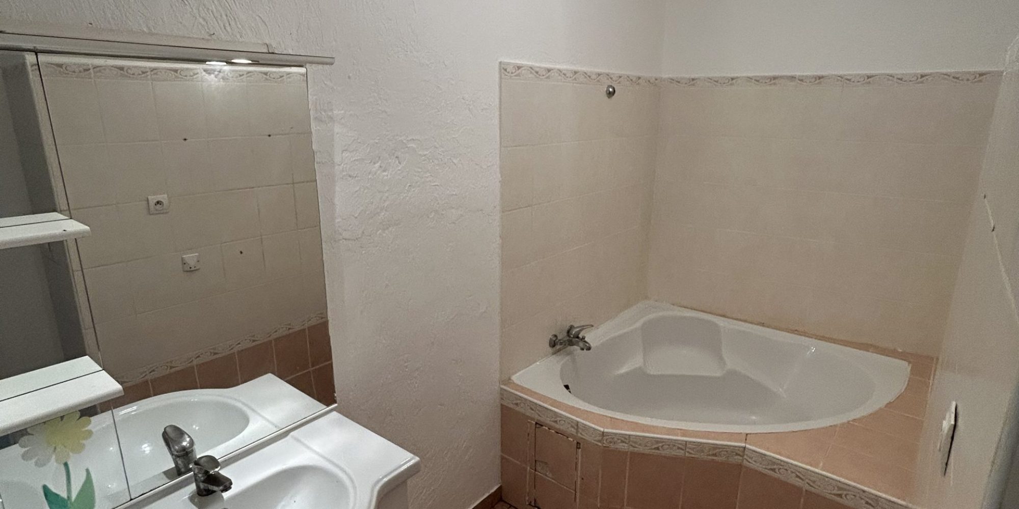 BAIGNOIRE APRÈS NETTOYAGE